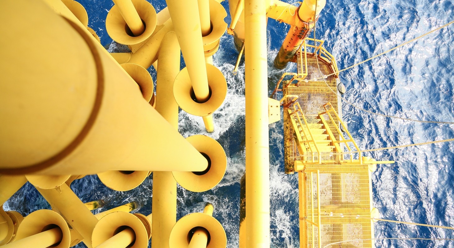 offshore construction platform for oil and gas production