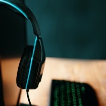 headphones comp